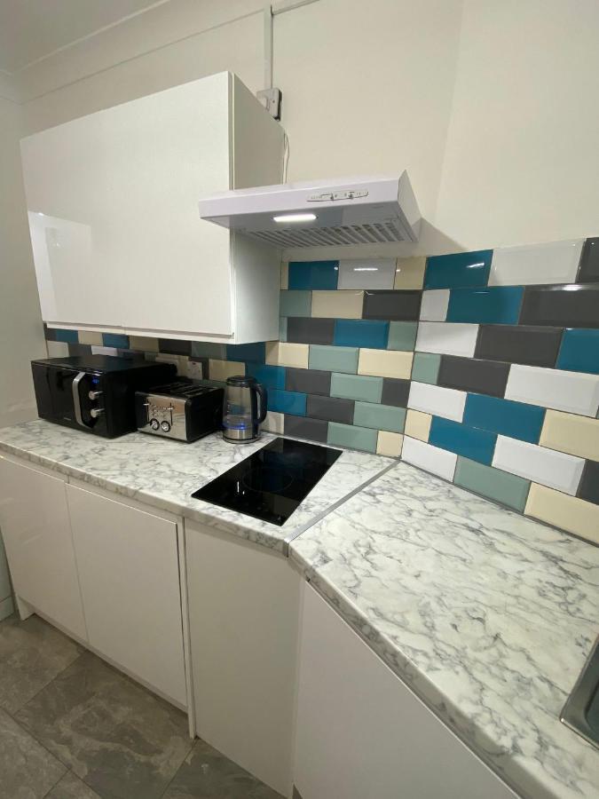 1 Bedroom Luxury Apartments By London City ภายนอก รูปภาพ