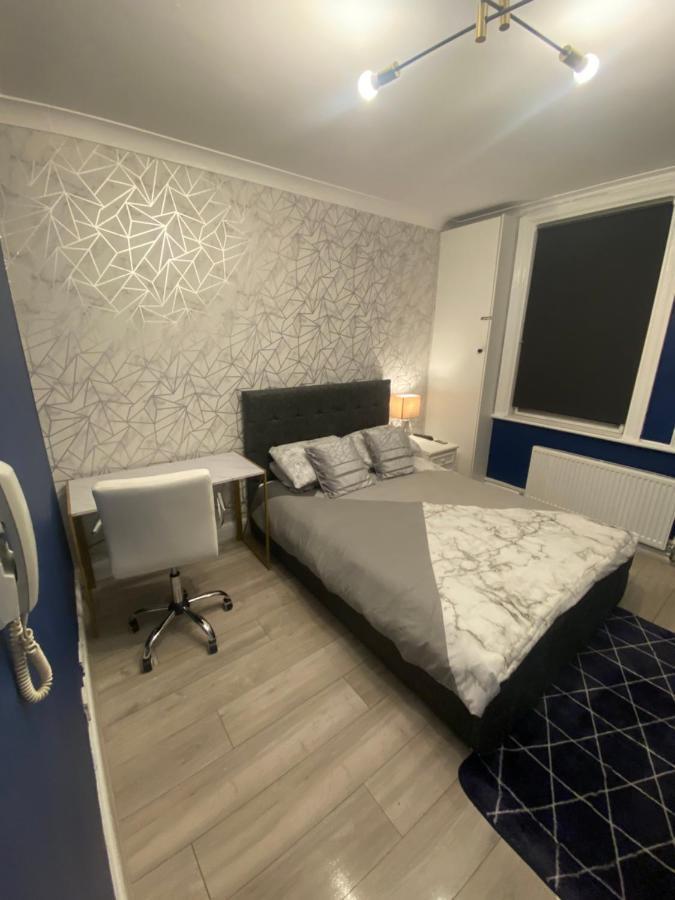 1 Bedroom Luxury Apartments By London City ภายนอก รูปภาพ